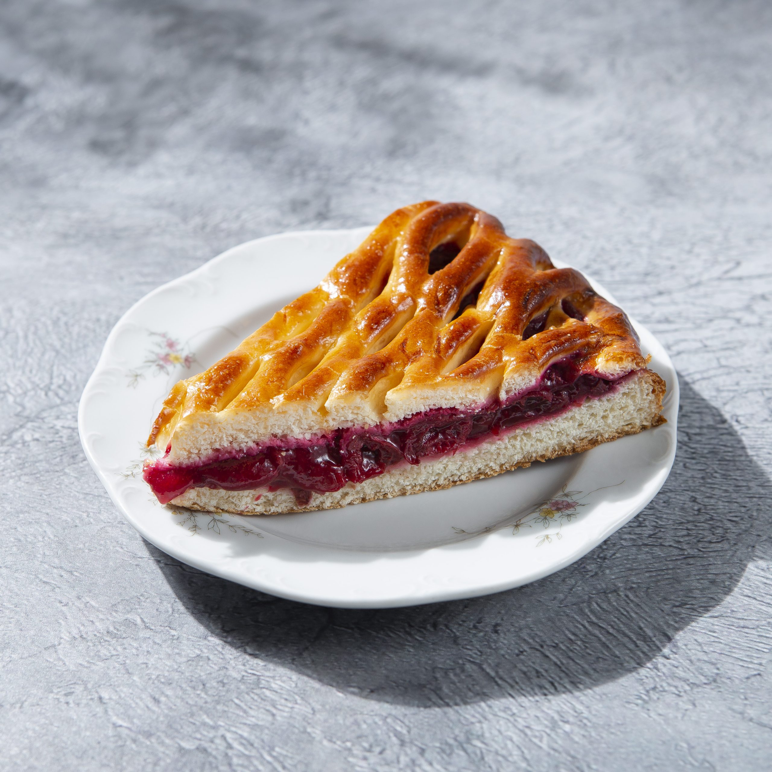 Пирог с вишней 200 г